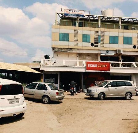 Hotel Yellow Lime Ahmedabad Ngoại thất bức ảnh